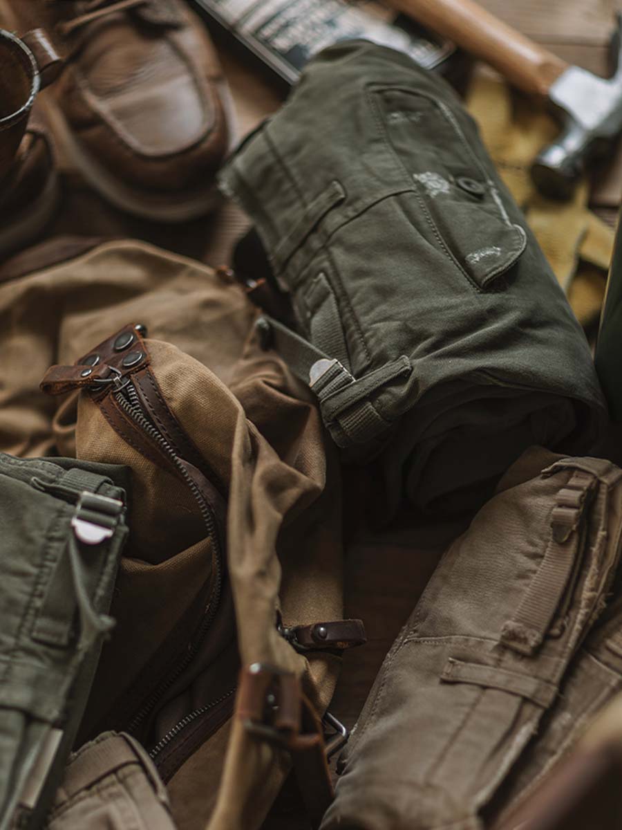 064 Bara Distressed Relaxed Chinos